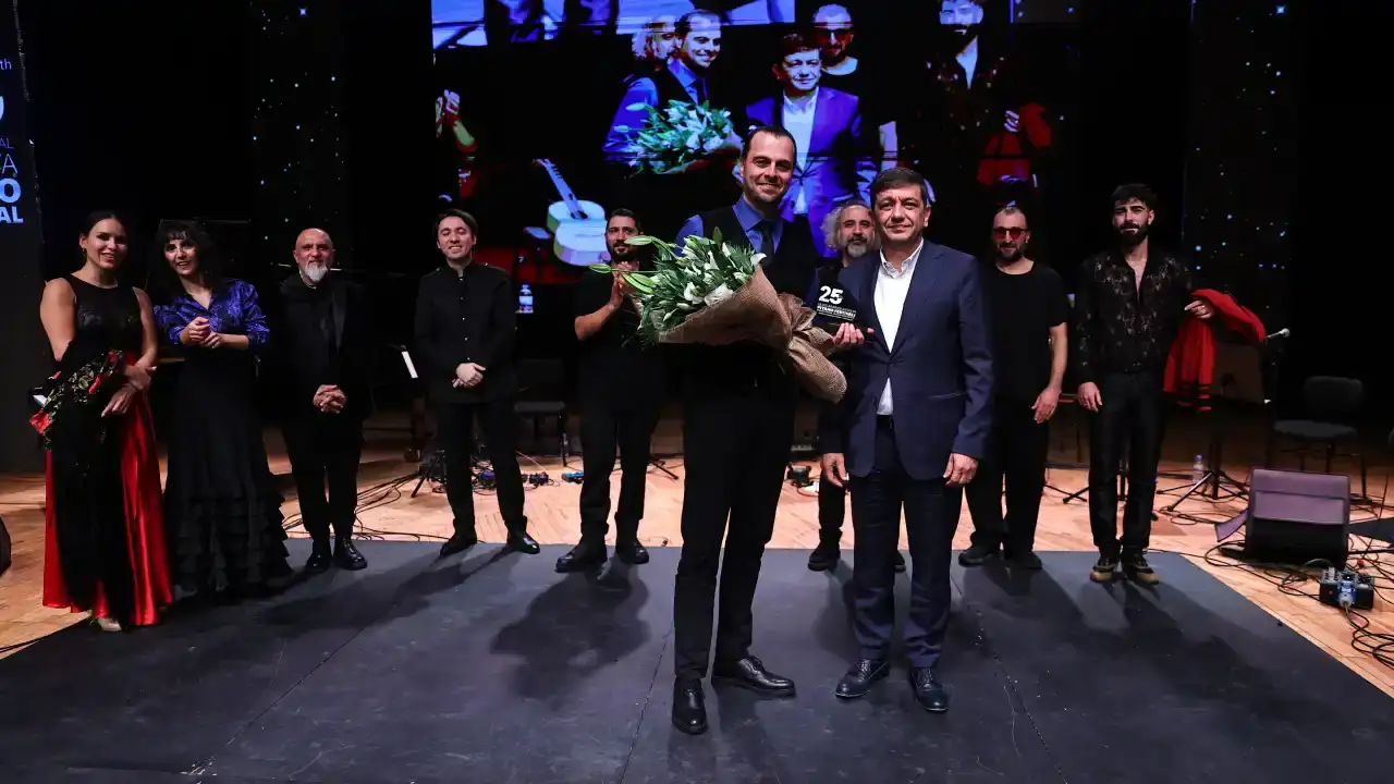 Mavi Siyah’tan Antalya’da Nefes Kesen Performans! 2